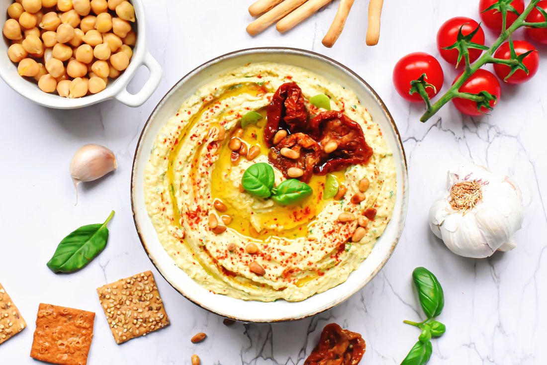 Houmous fĂŞta et basilic