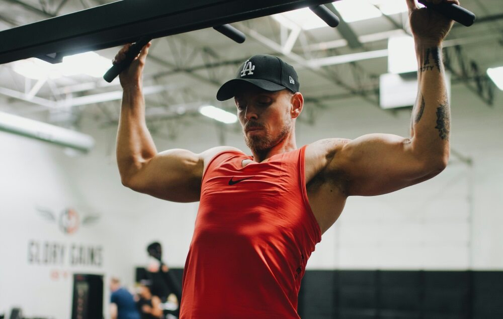 Tractions en pronation, pour un dos large et puissant