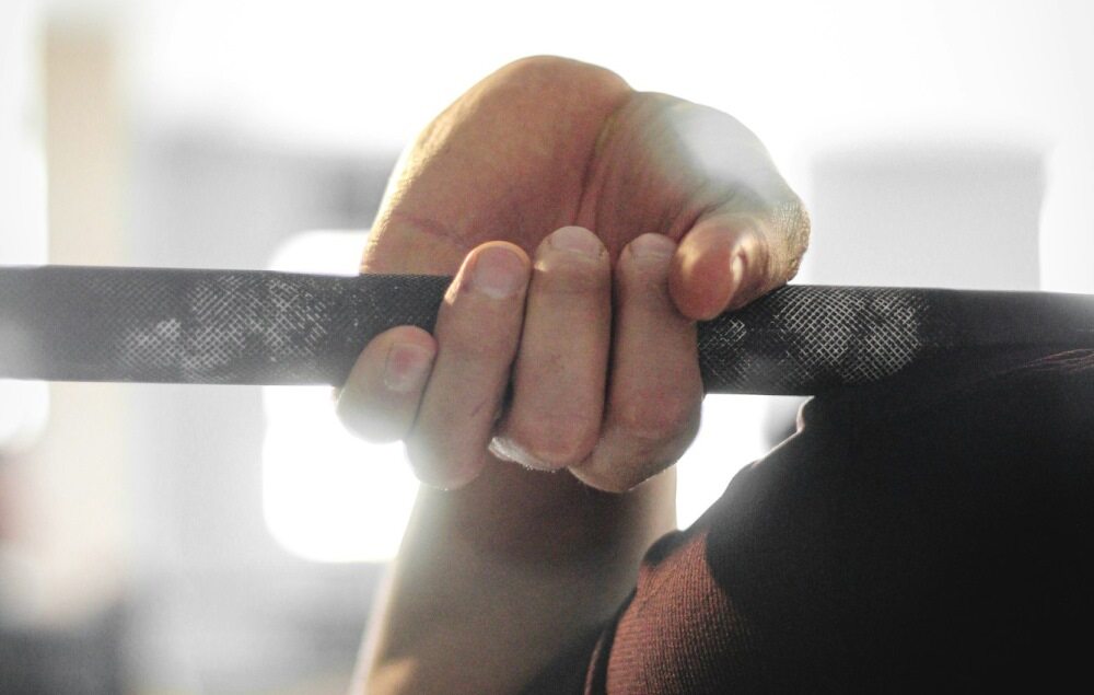 Douleur au poignet en musculation : causes fréquentes, prévention et solutions